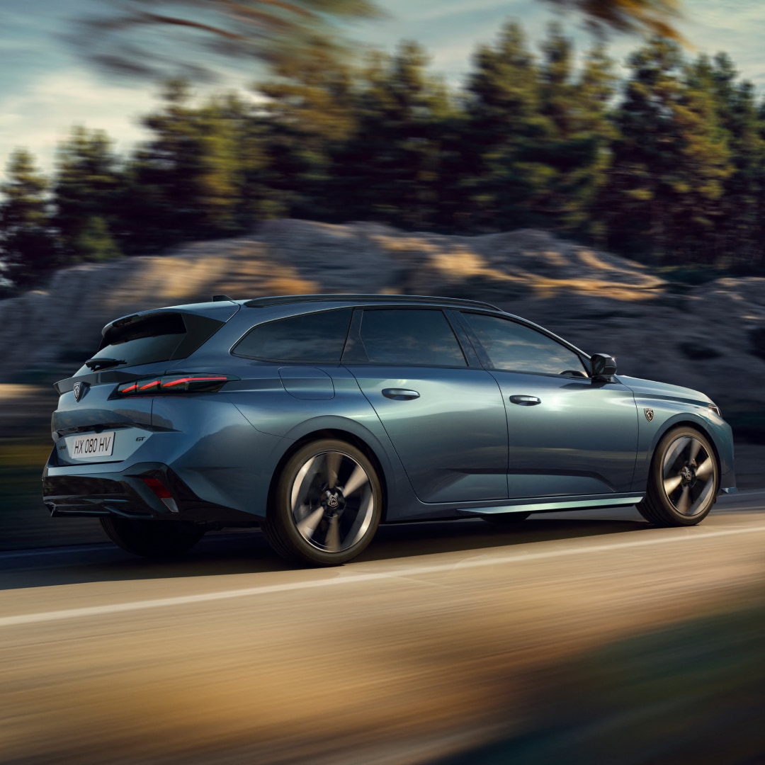 PEUGEOT E-308 SW profile view