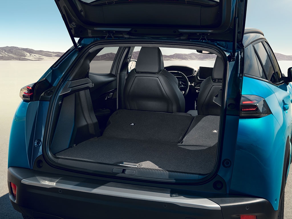 Nowy PEUGEOT E-2008 – modułowy bagażnik z dwupoziomową podłogą