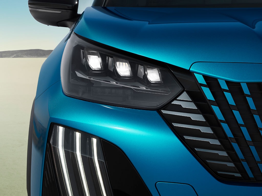 Nowy PEUGEOT E-2008 – przednie reflektory LED