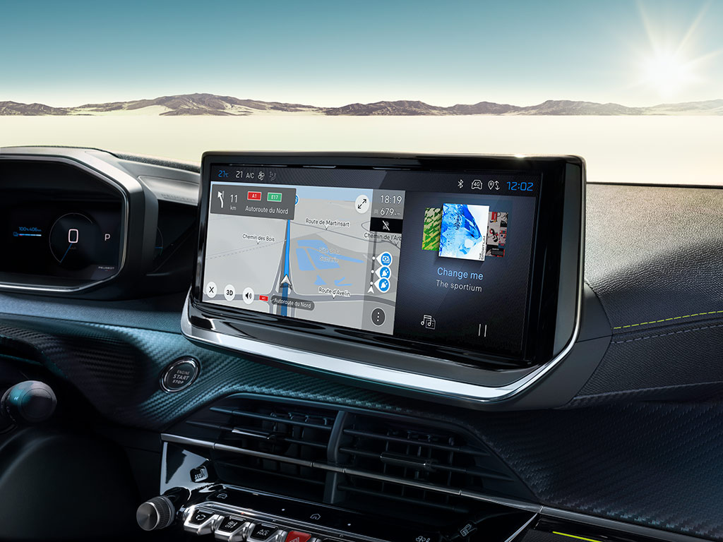 Nowy PEUGEOT E-2008 z 10‑calowym ekranem dotykowym