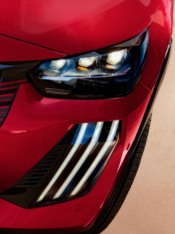 PEUGEOT E‑208 – światła przednie w technologii Full LED