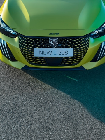 PEUGEOT E‑208 – światła z motywem trzech pazurów