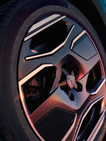 PEUGEOT 3008 Plug‑in Hybrid – aluminiowe obręcze kół ze szlifem diamentowym