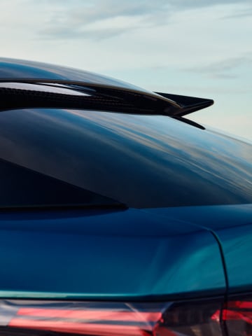 PEUGEOT E‑3008 – „pływający” tylny spojler