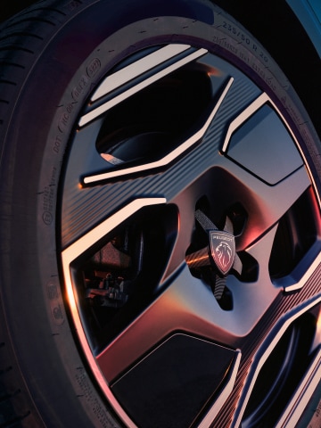 PEUGEOT E‑3008 – aluminiowe obręcze kół ze szlifem diamentowym