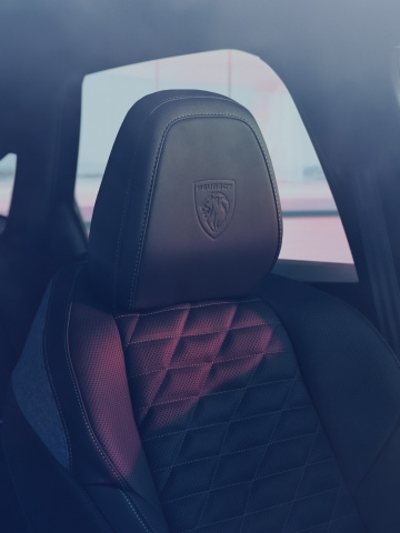 PEUGEOT E‑3008 z podgrzewanymi siedzeniami z certyfikatem AGR