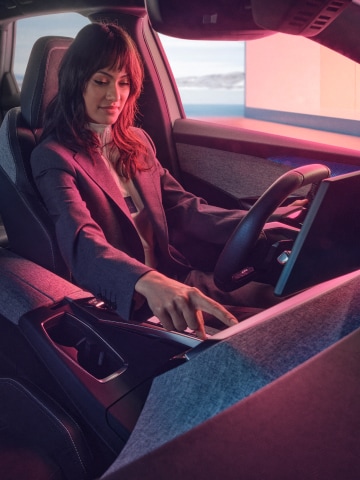 Kobieta w nowym PEUGEOT E‑3008