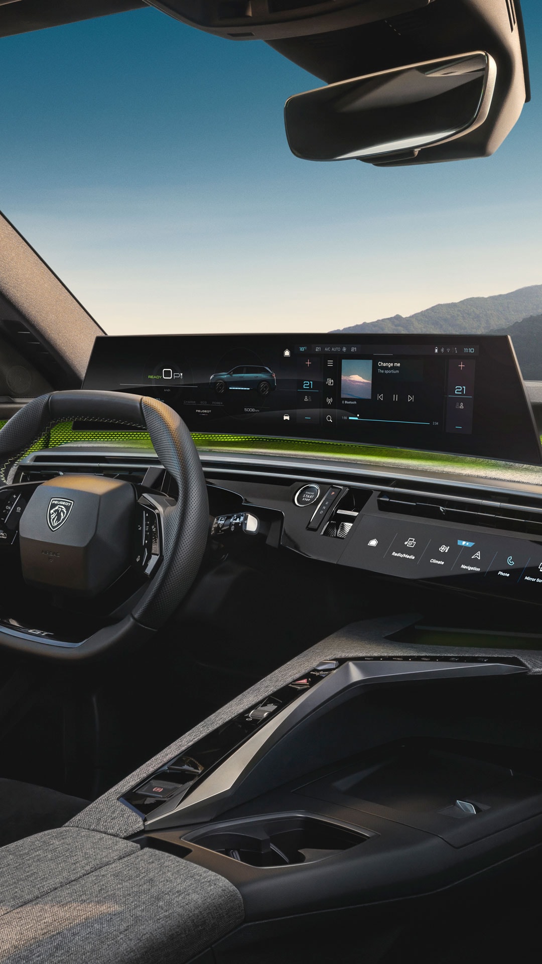 PEUGEOT Panoramic i-Cockpit® E-5008