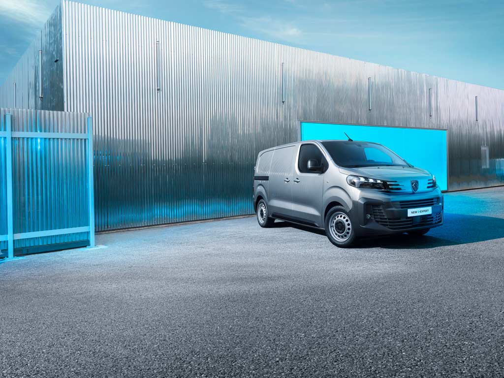 PEUGEOT E-Expert widok na maskę