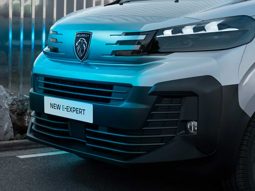 PEUGEOT E-Expert widok na maskę
