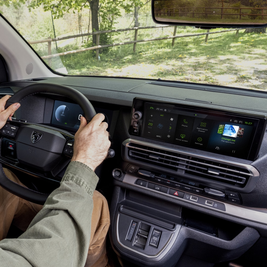 PEUGEOT Expert – 10‑calowy centralny ekran dotykowy HD