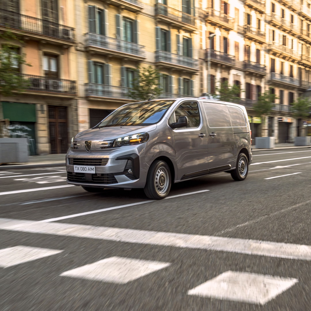 PEUGEOT Expert podczas jazdy po mieście