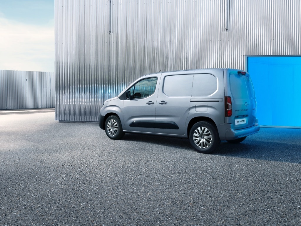 Nowy PEUGEOT E‑PARTNER – funkcje wspomagające prowadzenie