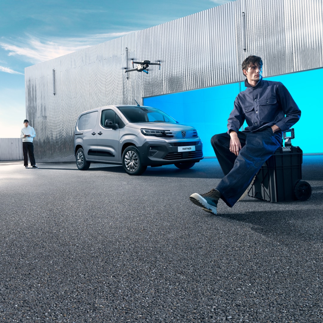 Man standing in front of a PEUGEOT Partner