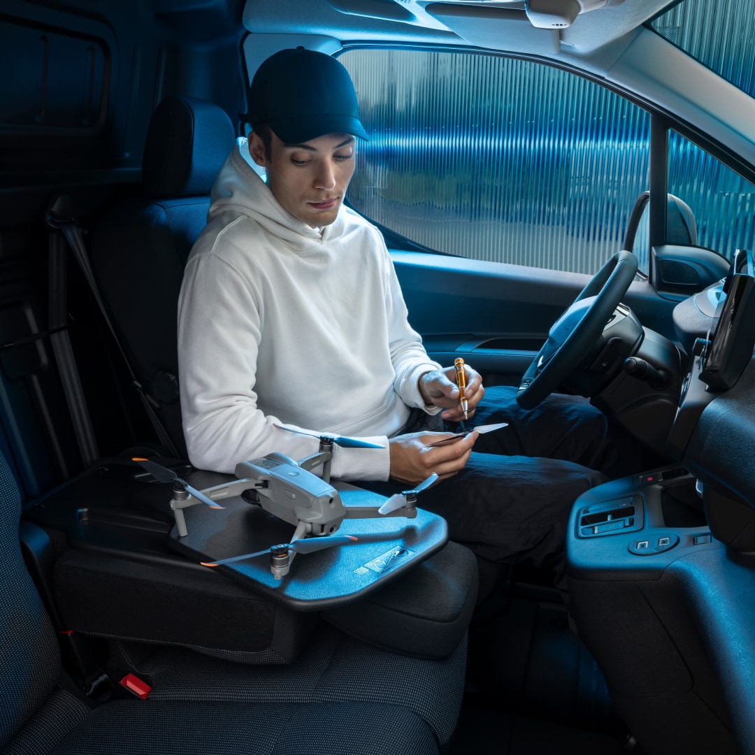 Man on board a PEUGEOT Partner