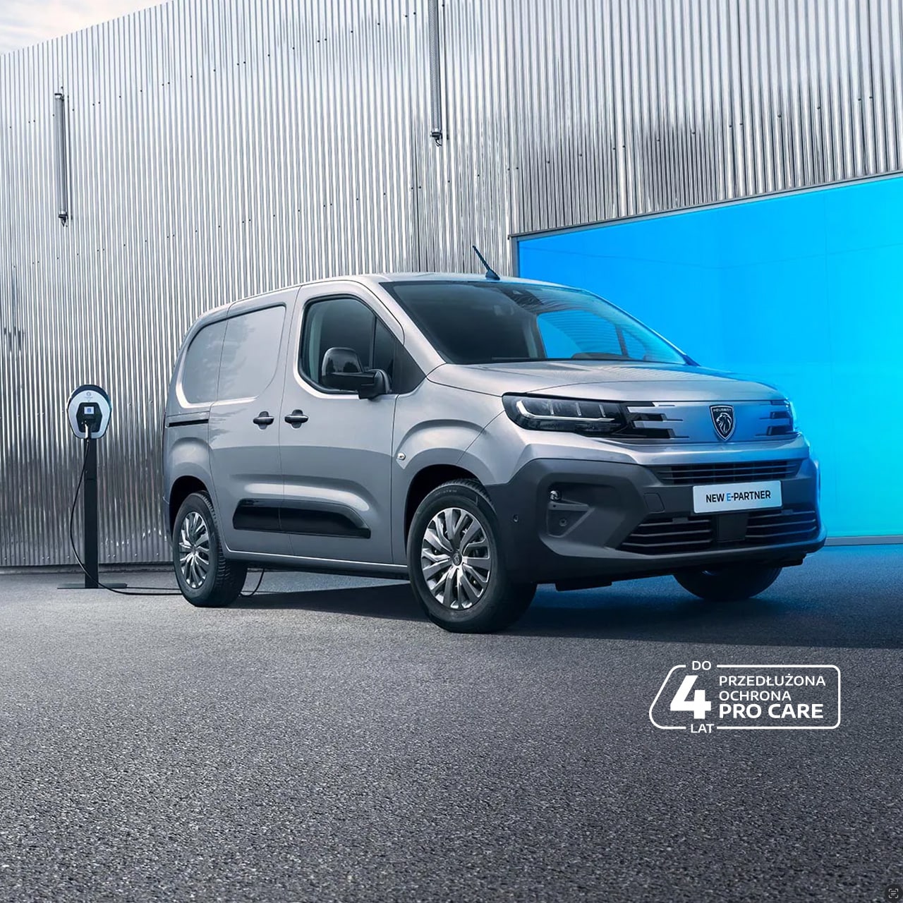 New PEUGEOT E-PARTNER front view for charging